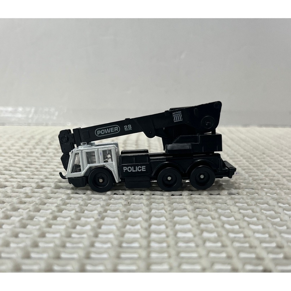 Toy car Police 8095 trailer truck black‎ & white power 28-In good condition